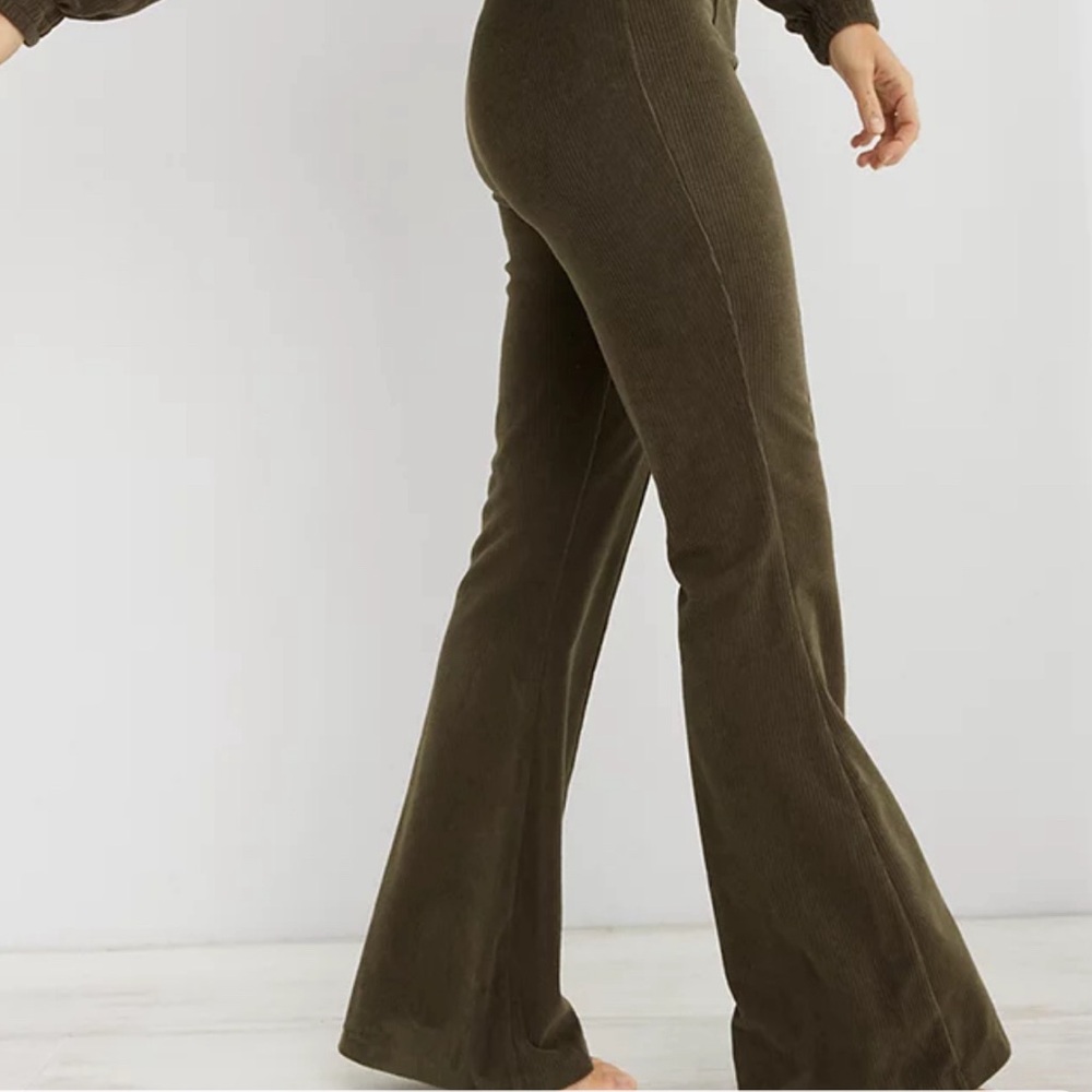 Aerie Groove-On Dark Green Velour High Waisted Flare Pants Size XS